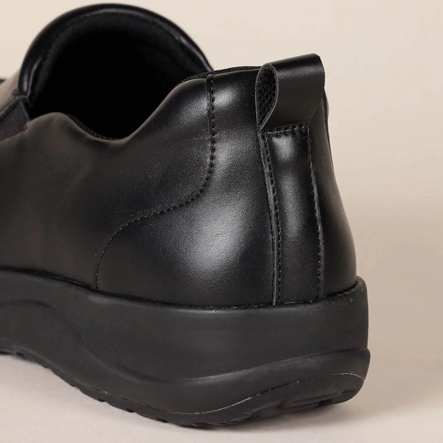 Amazon Essentials Men's Comfortable Service Shoe