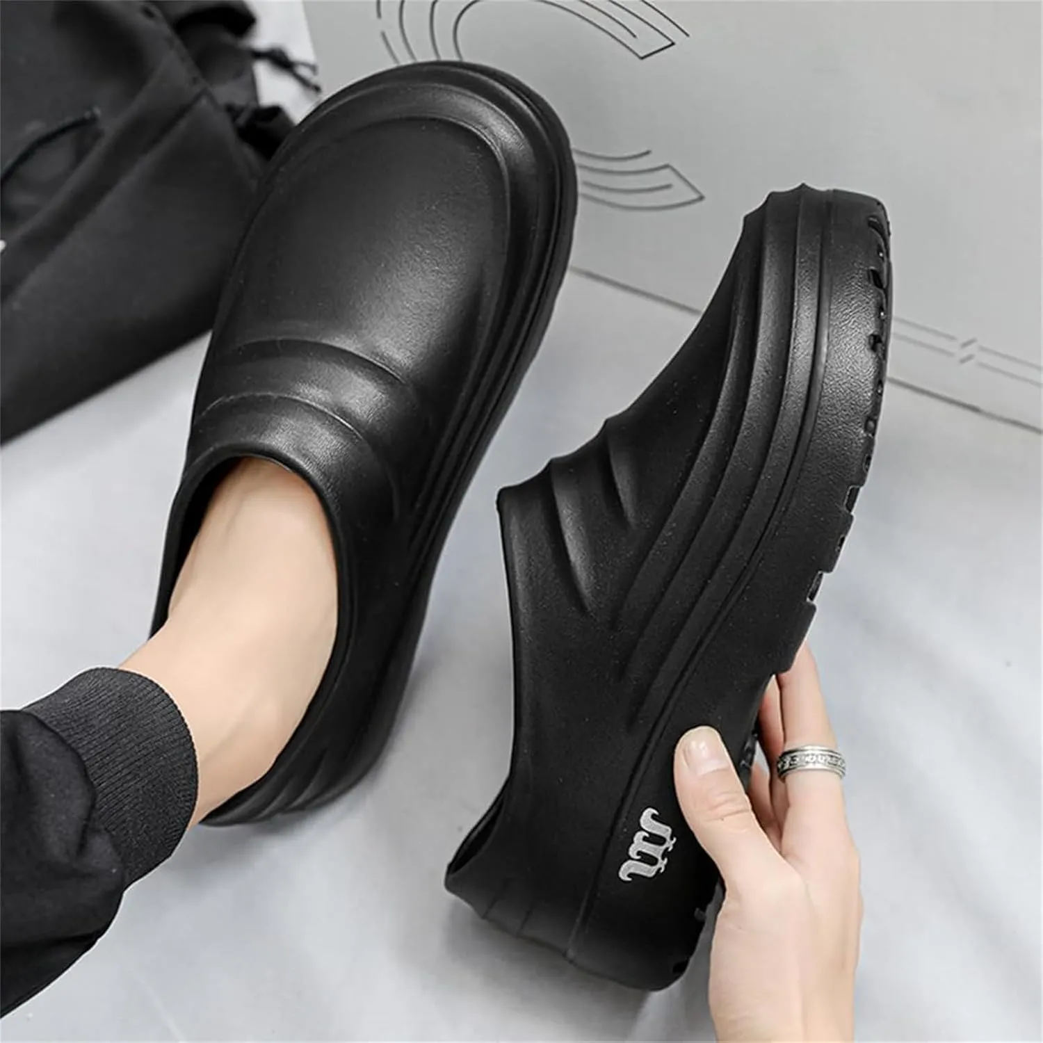 Armadillo Clogs Nurse Shoes for Women Men Slip-Resistant Ideal Work Shoes Oil Resistant Chef Wide Waterproof Shoe