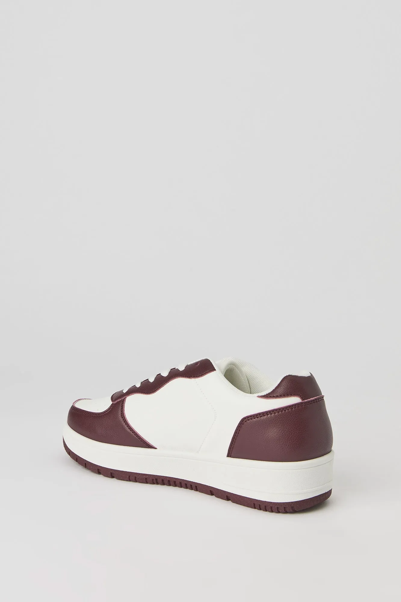 Classic Low Top Lace Up Sneaker