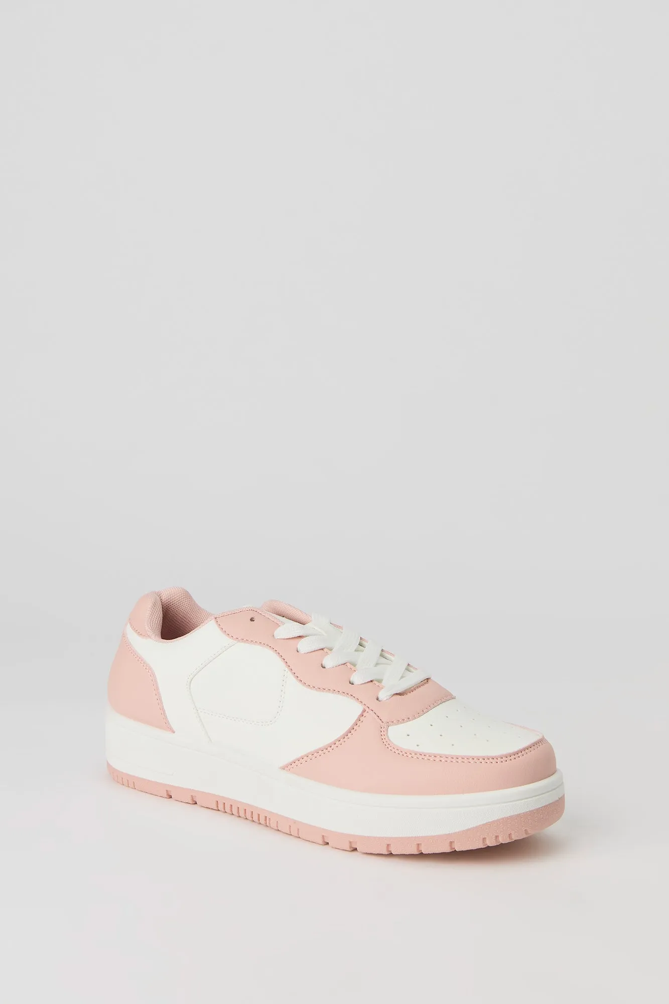 Classic Low Top Lace Up Sneaker