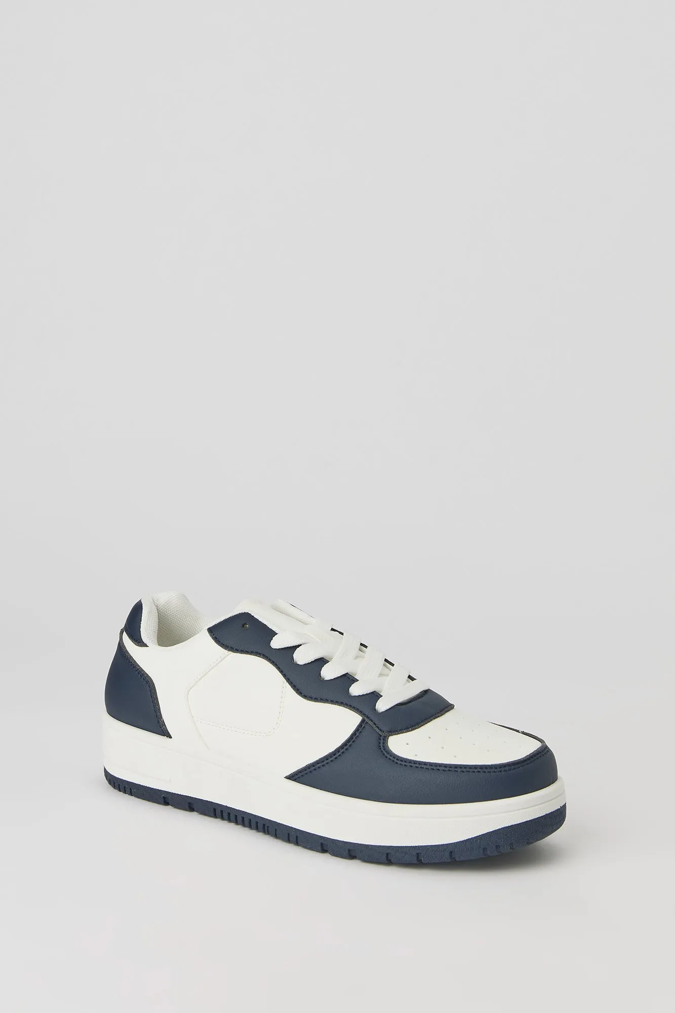 Classic Low Top Lace Up Sneaker