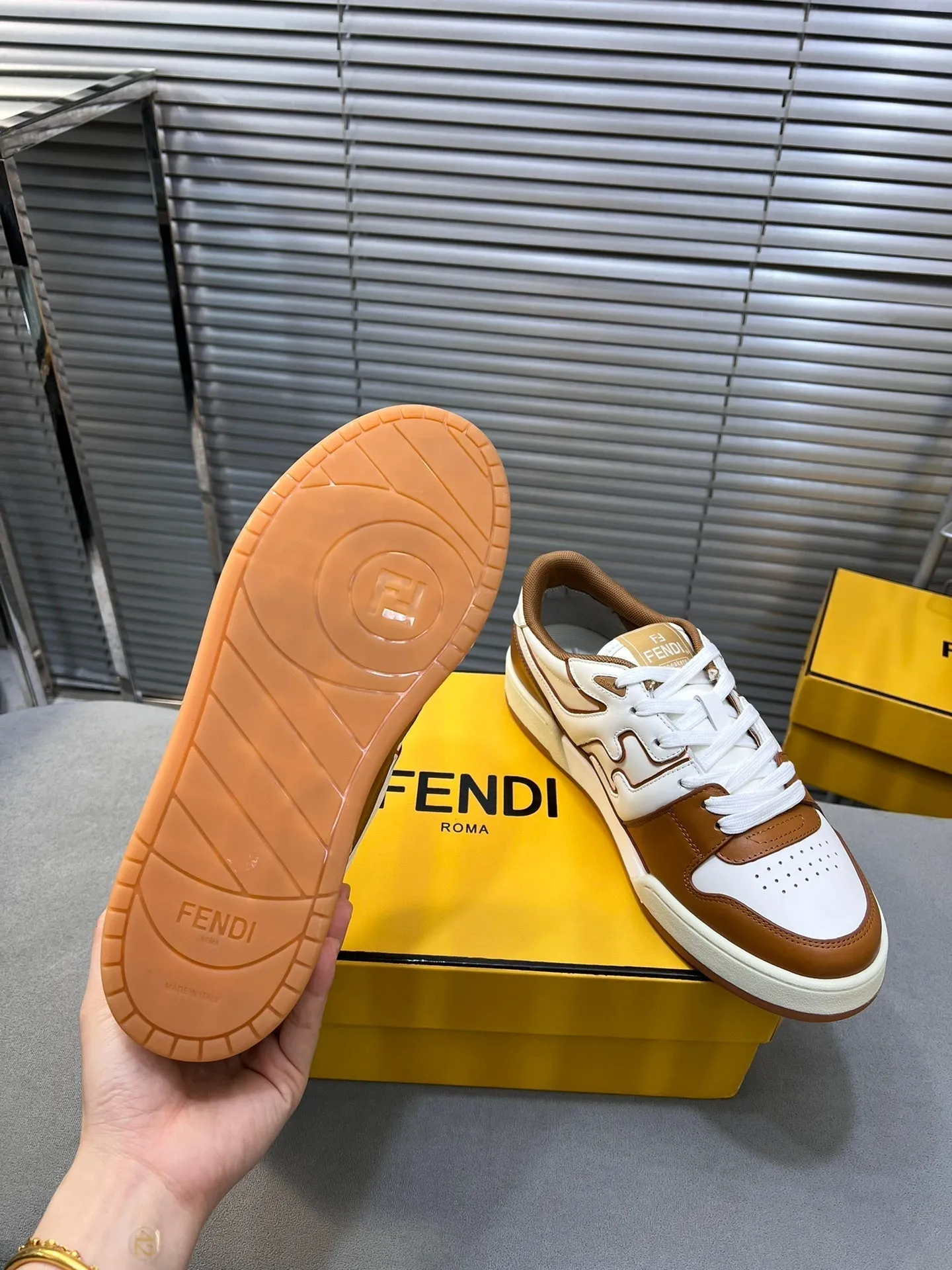 FENDI MESH RUSSET CALFSKIN IN BROWN Connected MIX AND Stylish design WHITE MATCH LOW TOPS FENDI