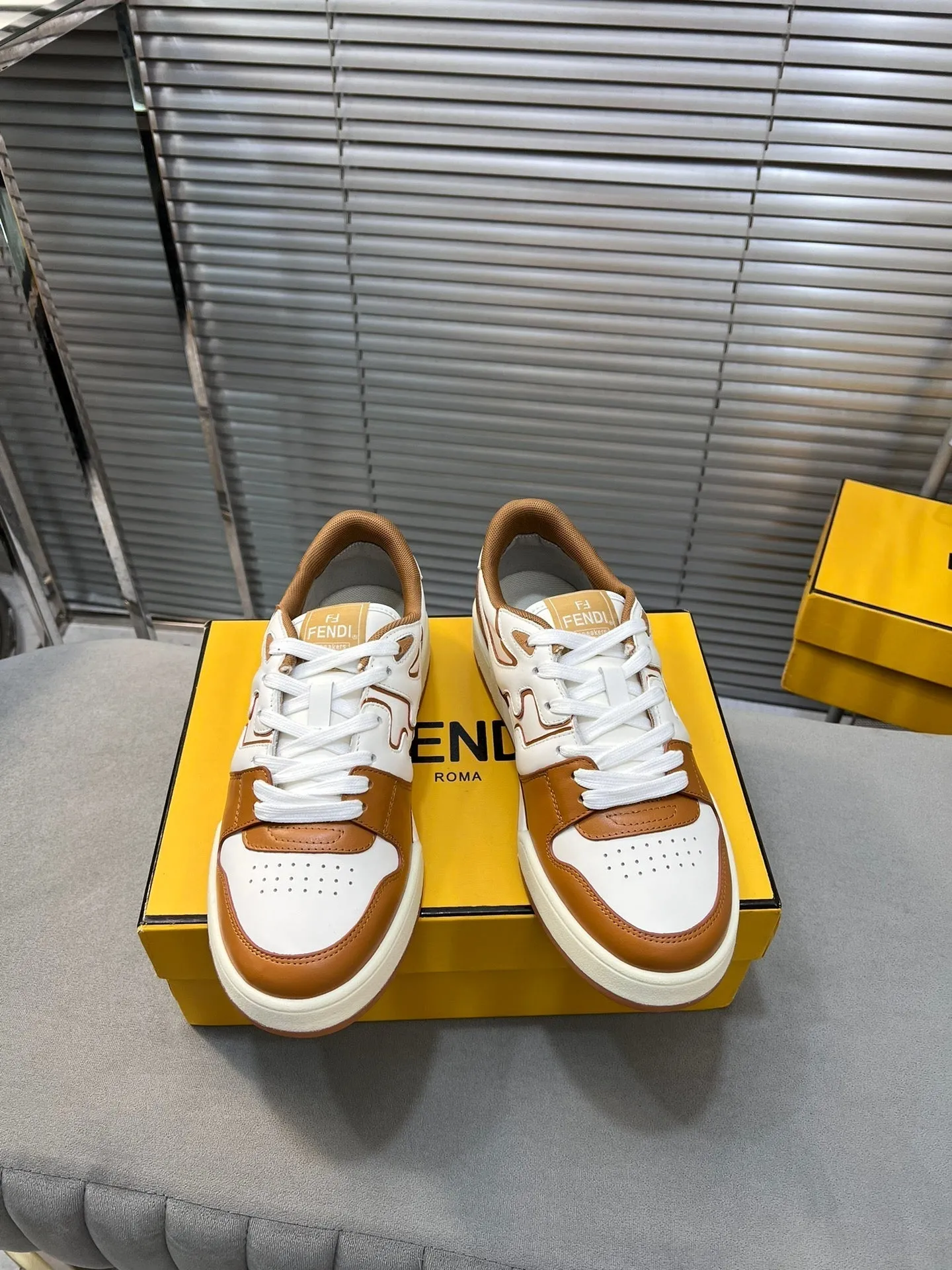 FENDI MESH RUSSET CALFSKIN IN BROWN Connected MIX AND Stylish design WHITE MATCH LOW TOPS FENDI