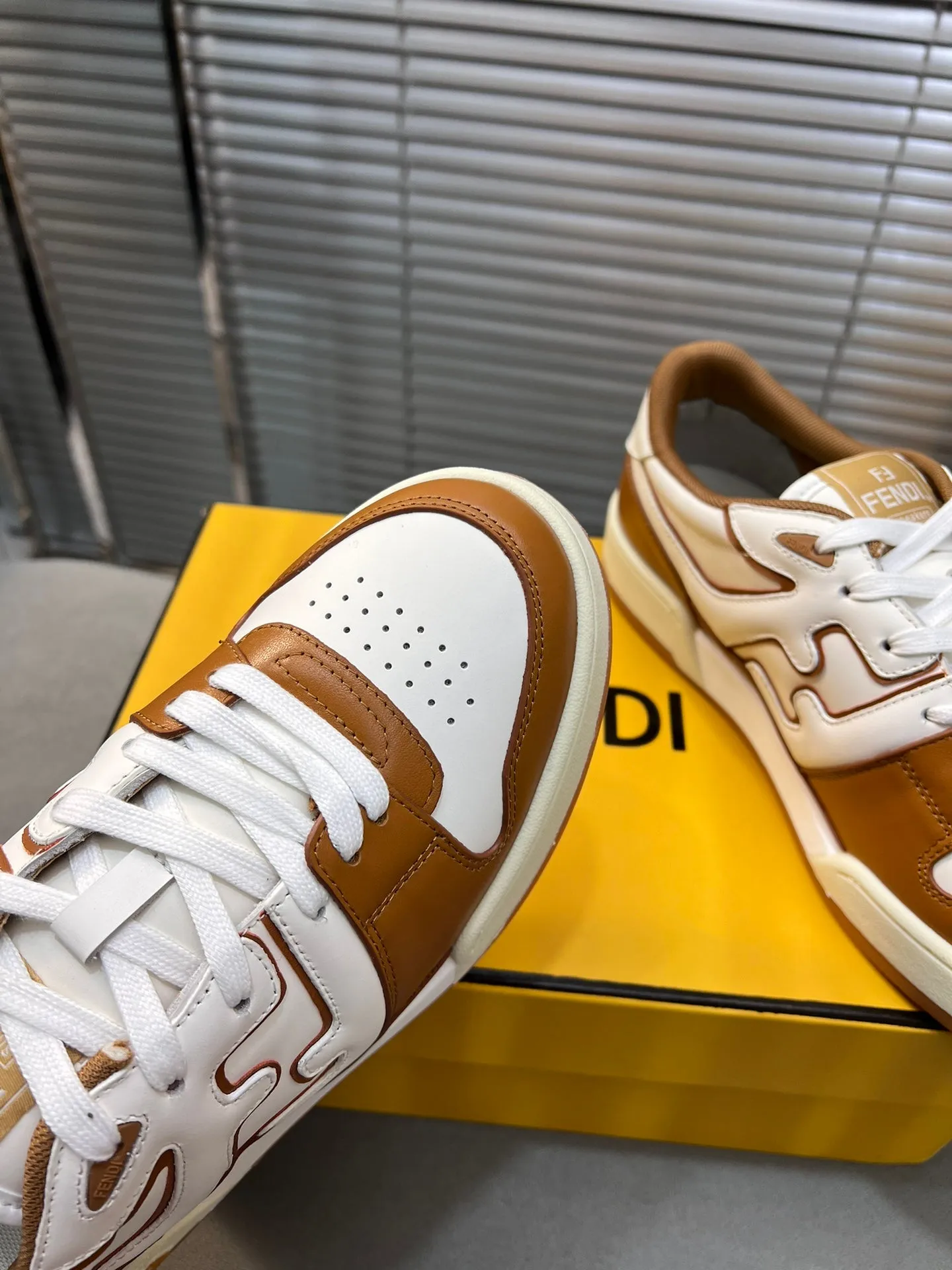 FENDI MESH RUSSET CALFSKIN IN BROWN Connected MIX AND Stylish design WHITE MATCH LOW TOPS FENDI