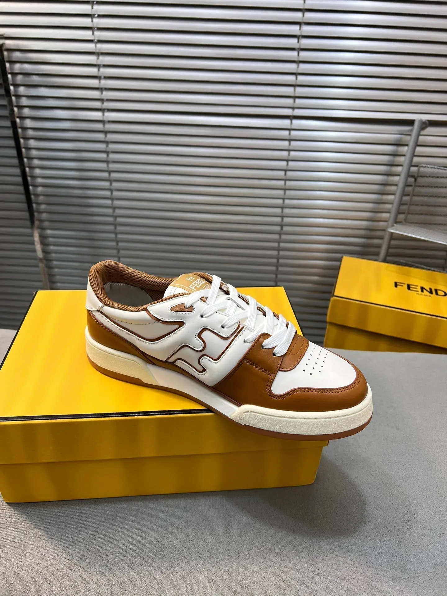 FENDI MESH RUSSET CALFSKIN IN BROWN Connected MIX AND Stylish design WHITE MATCH LOW TOPS FENDI