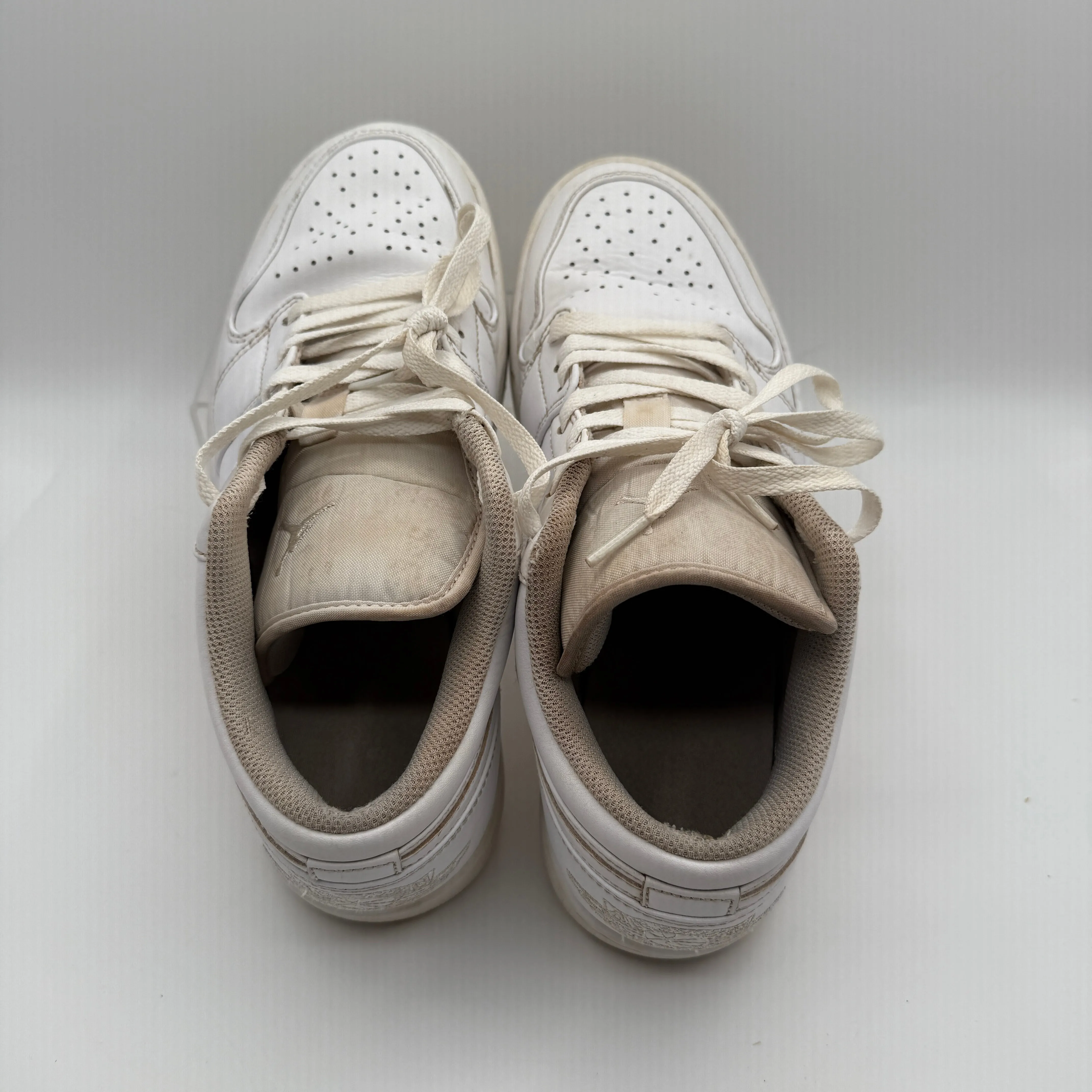 Jordan 1 Low Triple White *pre-owned* (SIZE 9.5)