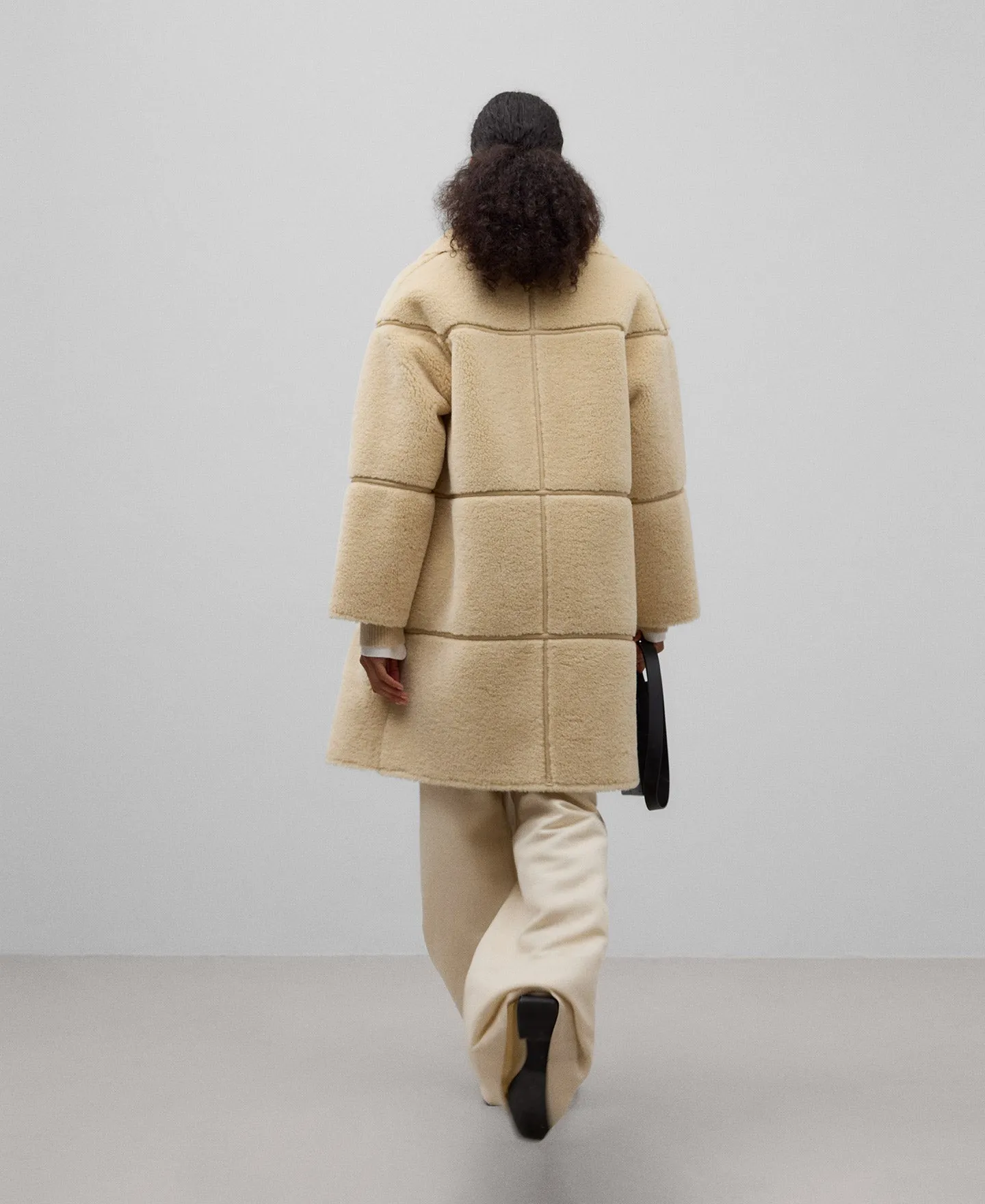 Long shearling coat woman in light cream