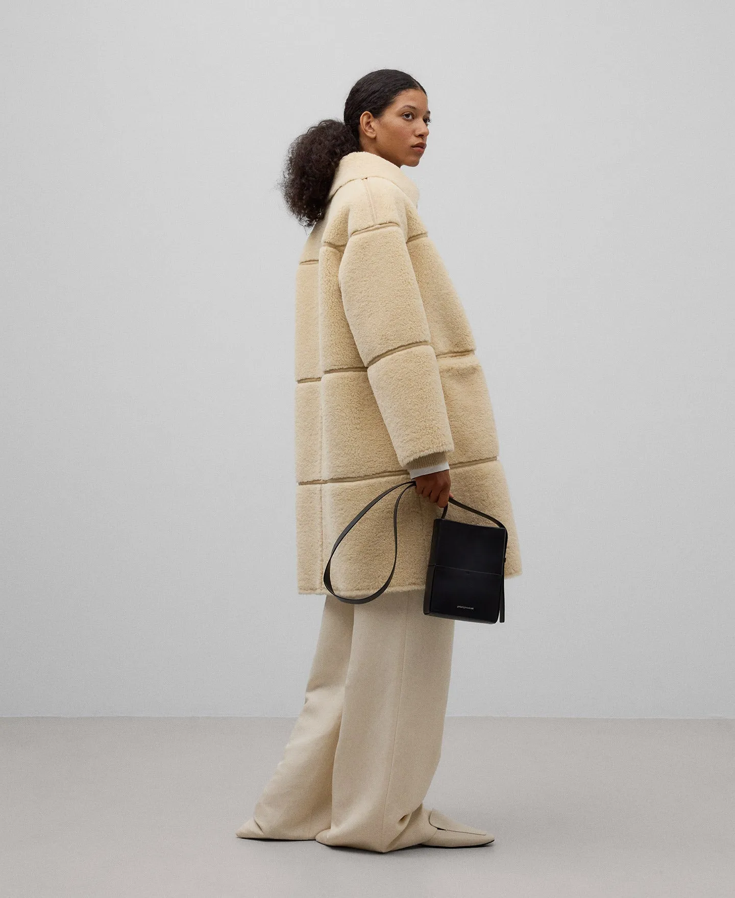 Long shearling coat woman in light cream