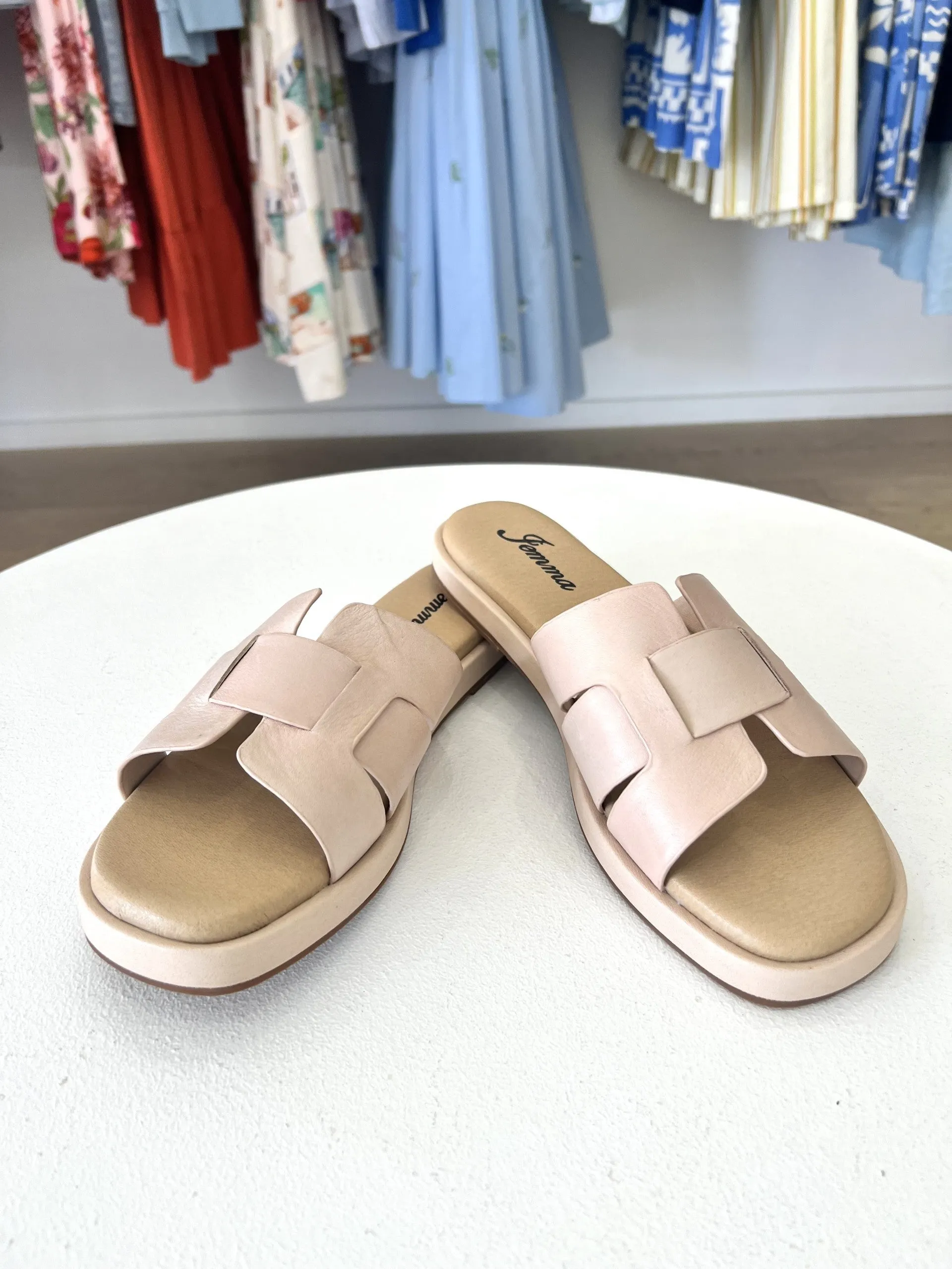LOTTIE LEATHER SLIDE || BLUSH