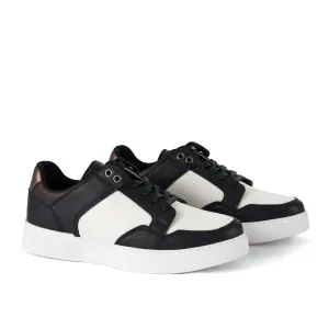 Low Top Laced Sneaker