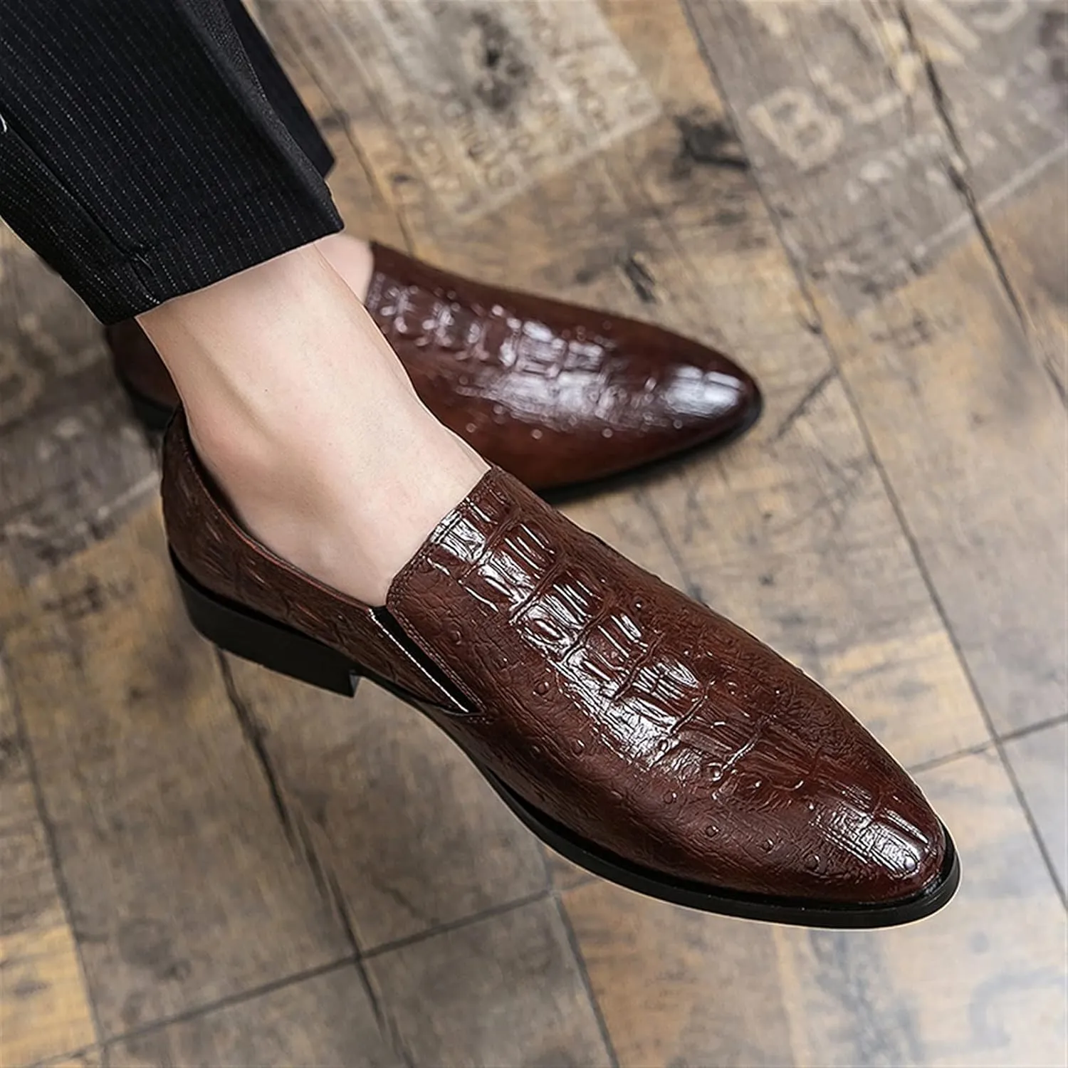 New Formal Shoes for Men Slip On Crocodile Embossed Pointed Toe Faux Leather Low Top Non Slip Block Heel Walking