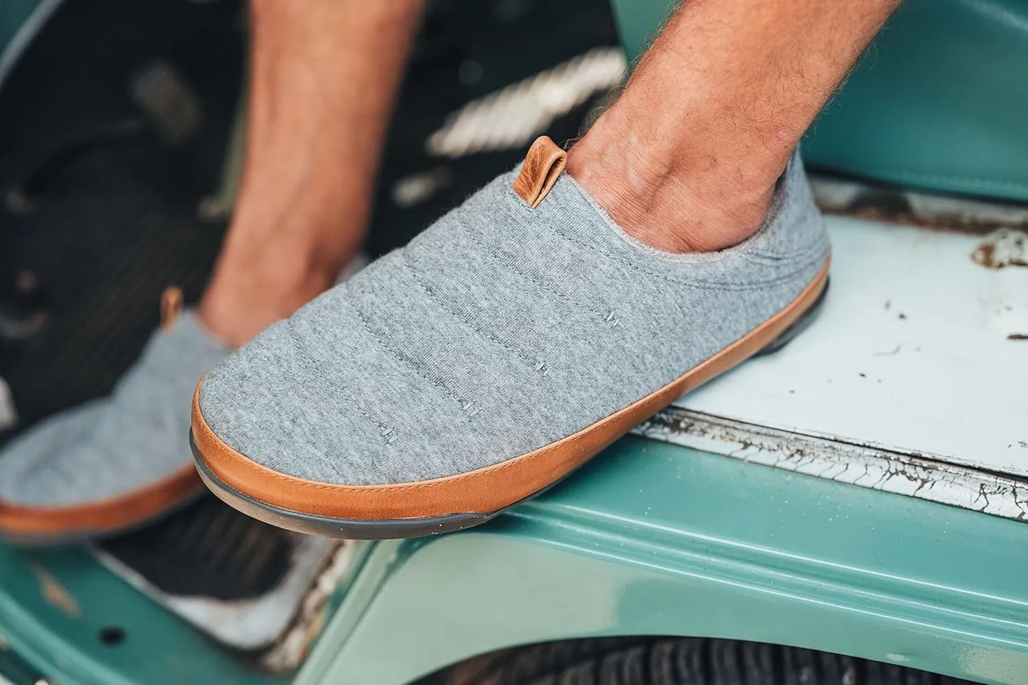 OluKai Mahana Men’s Soft Cotton Slippers, Cotton Blended Jersey & Full-Grain Leather Pull Loop, Comfortable & Breathable Fit
