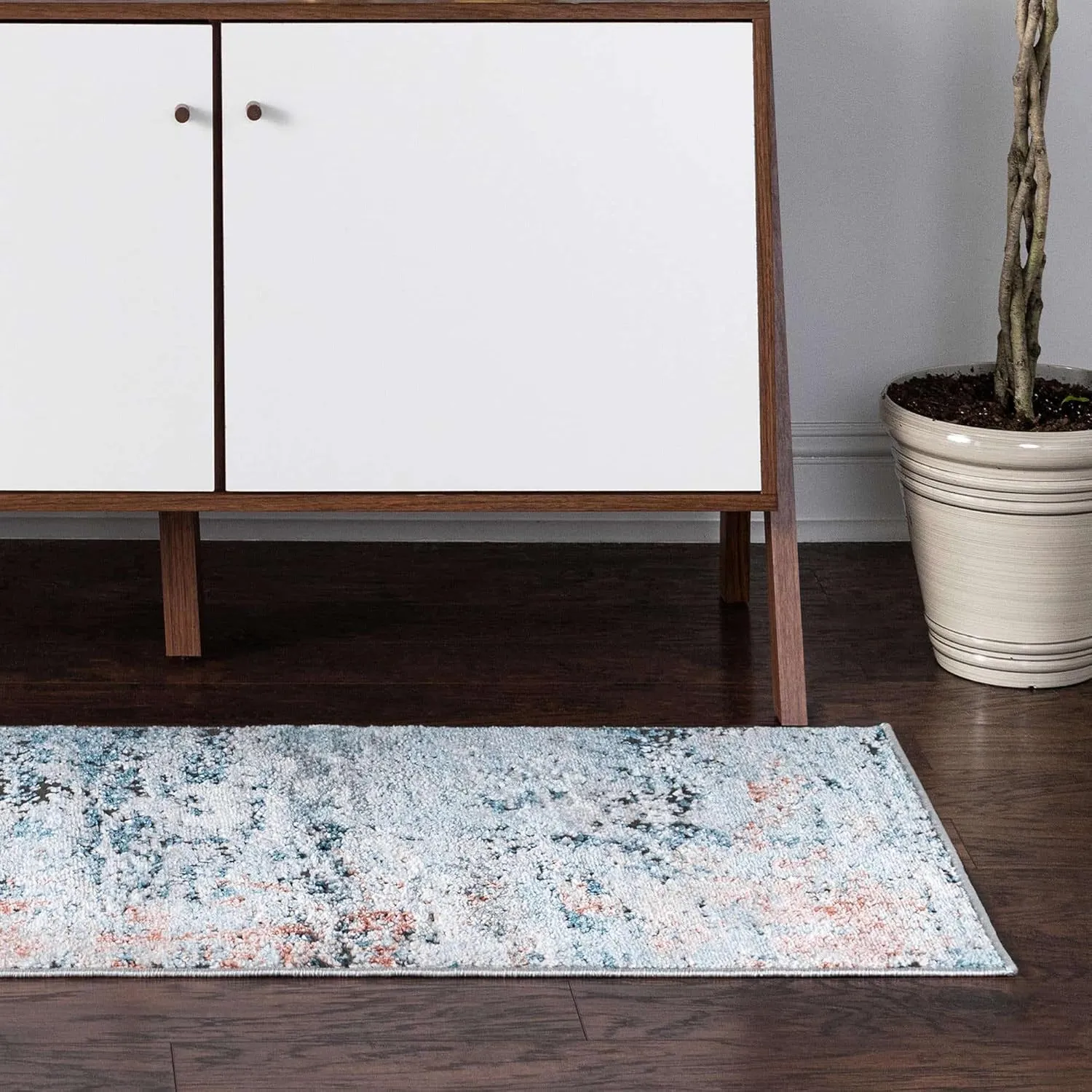 Rugs.com Leipzig Collection Runner Rug – 6 Ft Runner Multi Low-Pile Rug Perfect for Hallways, Entryways