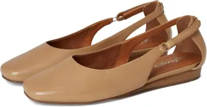 SoftWalk Women's Venice Ballet Flat