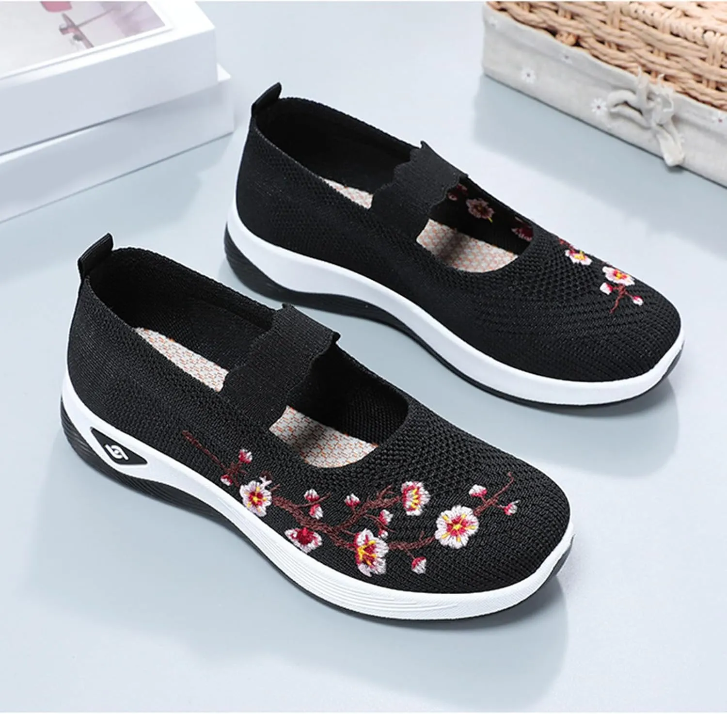 Women's Woven Orthopedic Breathable Soft Shoes Fashion Floral Embroidery Walking Shoes Comfy Platform Non Slip Work Shoe Casual Walking Sneakers